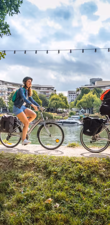Cyclistes sur La Seine à Vélo sur l'île de Chatou
