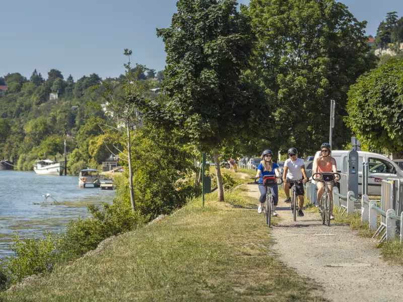 Cyclistes sur le chemin de halage à La Frette-sur-Seine