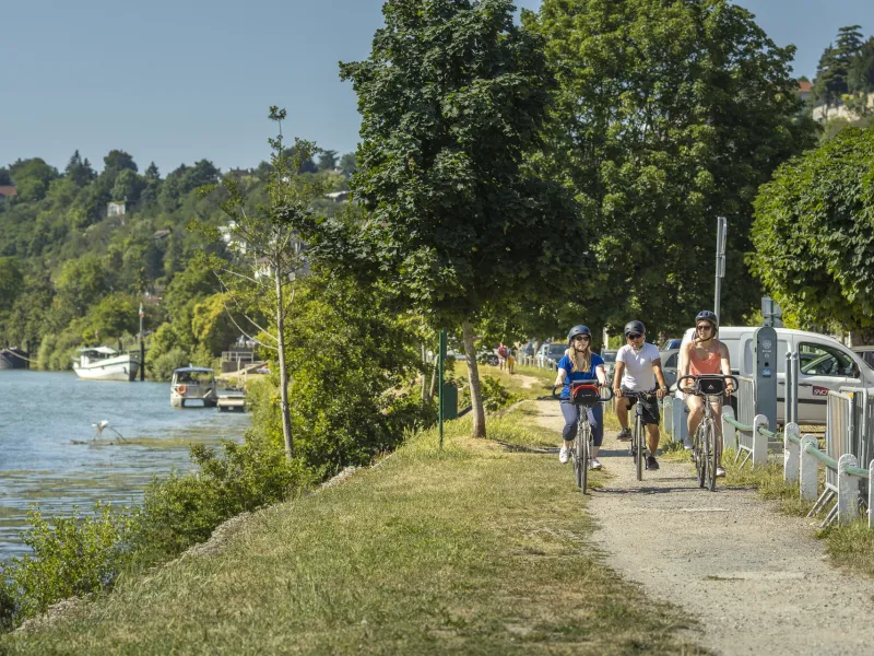 Cyclistes sur le chemin de halage à La Frette-sur-Seine