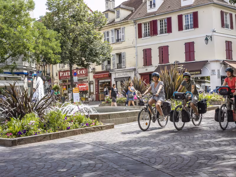 Voyageurs à vélo à Rueil-Malmaison