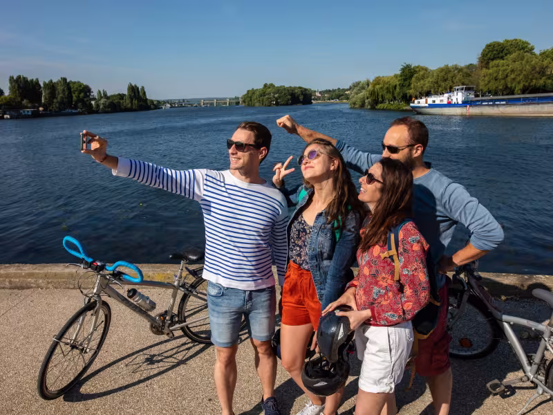 Fin d'étape vélo sur le port de Conflans-Sainte-Honorine