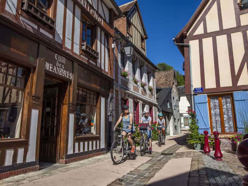 Balade à vélo à La Bouille et ses maisons à colombage