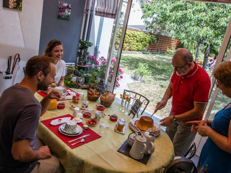 Petit déjeuner dans une chambre d'hôtes Accueil Vélo à Sartrouville