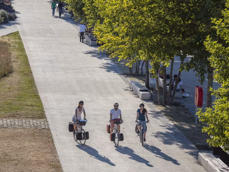 Cyclistes sur les quais de Seine à Rouen