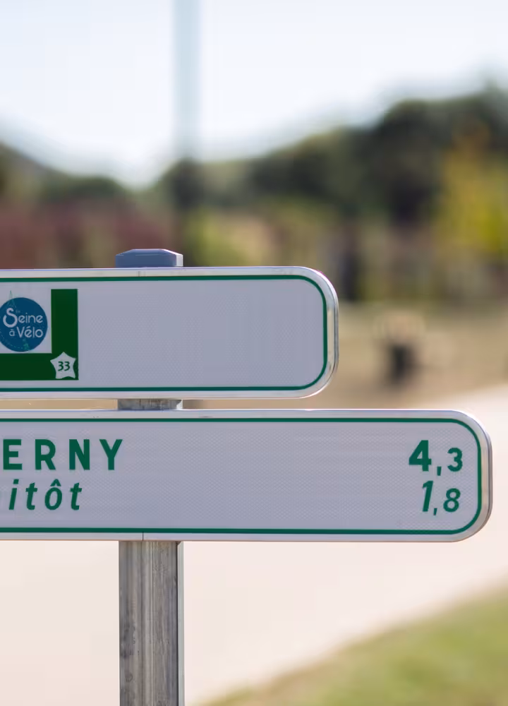Panneau de signalisation vélo La Seine à Vélo à Giverny
