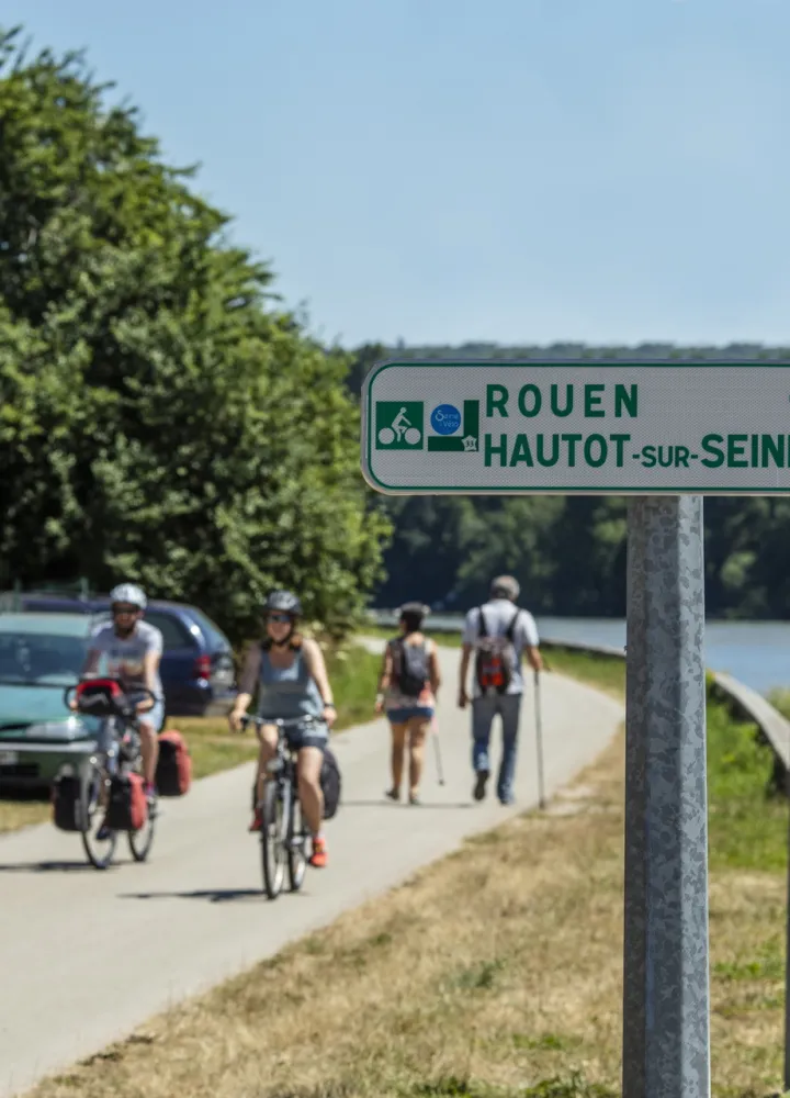 Voie verte de La Seine à Vélo en arrivant à Sahurs