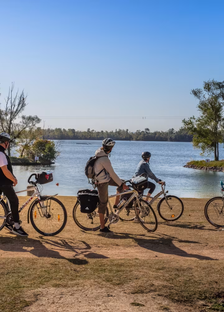 Cyclistes aux étangs de Léry-Poses