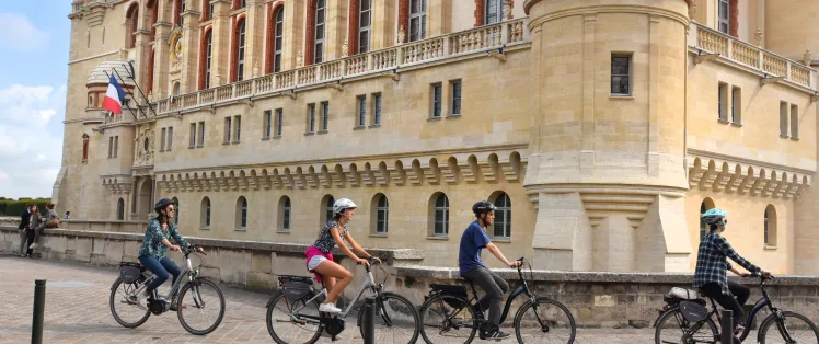 Devant le château de Saint-Germain-en-Laye