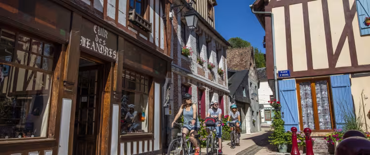 Balade à vélo à La Bouille et ses maisons à colombage