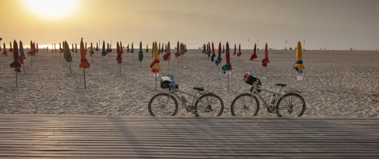 À vélo sur la plage de Deauville