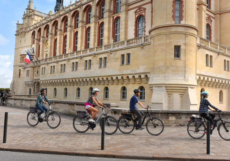 Devant le château de Saint-Germain-en-Laye