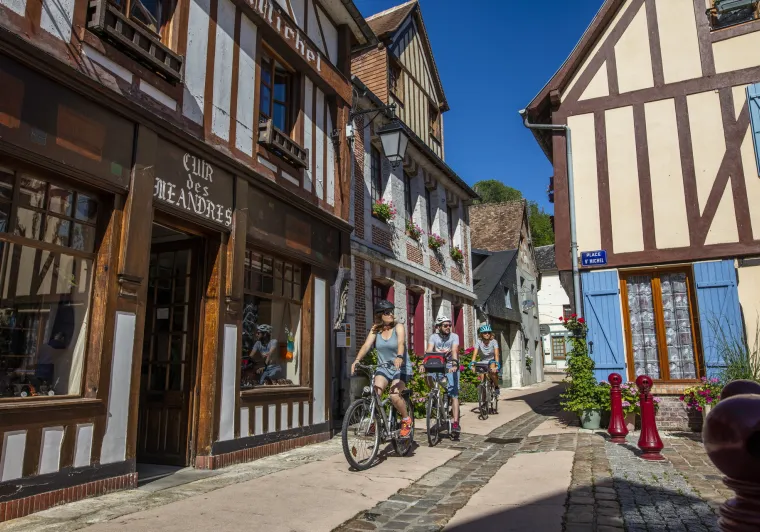 Balade à vélo à La Bouille et ses maisons à colombage