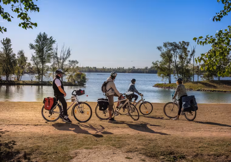 Cyclistes aux étangs de Léry-Poses